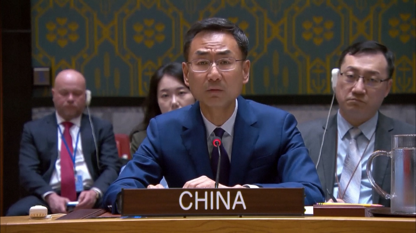 Geng mencatat bahwa Tiongkok akan terus berkomitmen untuk mempromosikan pembicaraan damai dan memainkan peran konstruktif dalam mempromosikan penyelesaian politik krisis Ukraina