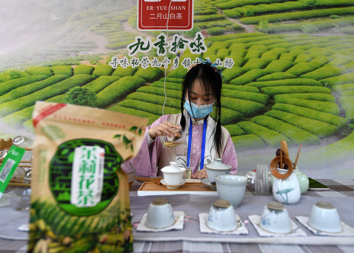 Studi yang dilakukan para ilmuwan Tiongkok menemukan minum teh setiap hari dapat meningkatkan kesehatan, memperpanjang usia harapan hidup dan membantu mengurangi risiko beberapa penyakit yang mengancam jiwa.