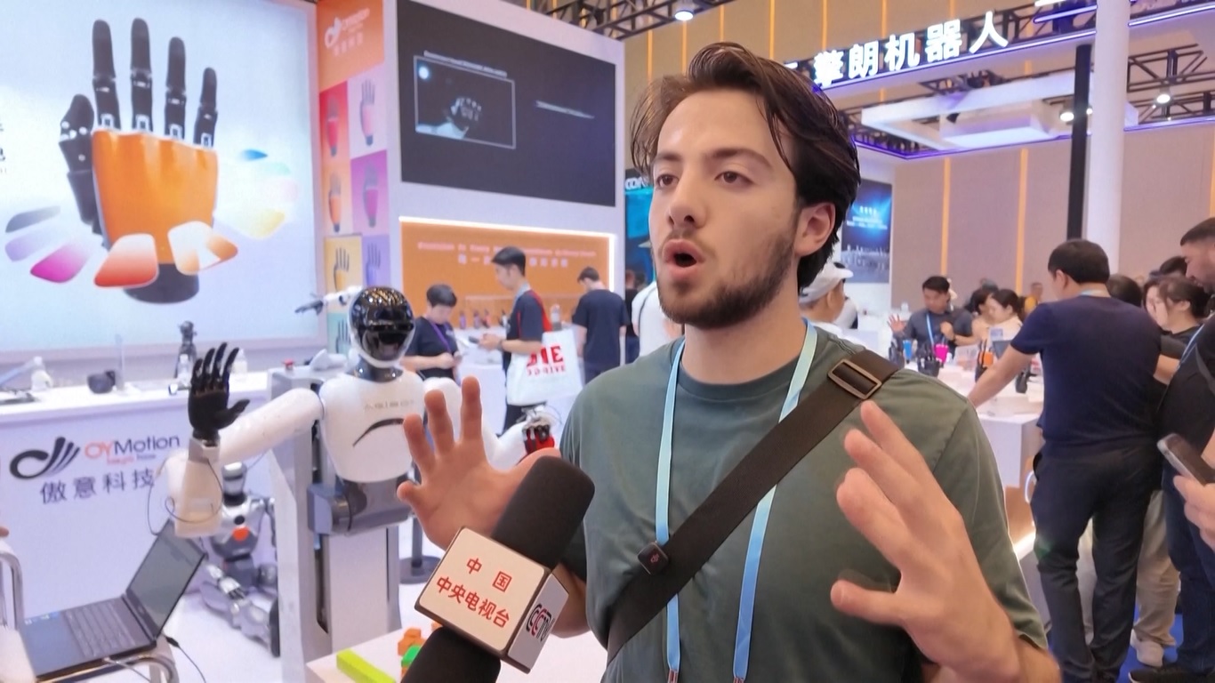 Pembeli Global Berbondong-bondong ke Canton Fair saat Tiongkok Pamerkan Manufaktur Canggih dan Robotika