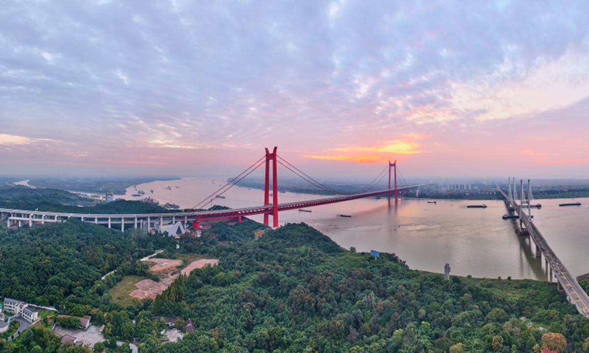 Pertama di Dunia! Jembatan Bertingkat Jalan Raya-Kereta Api  Resmi Beroperasi di Anhui