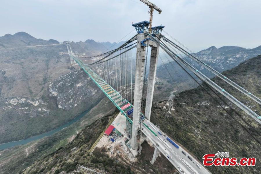 Bentang utama jembatan membentang sepanjang 1
