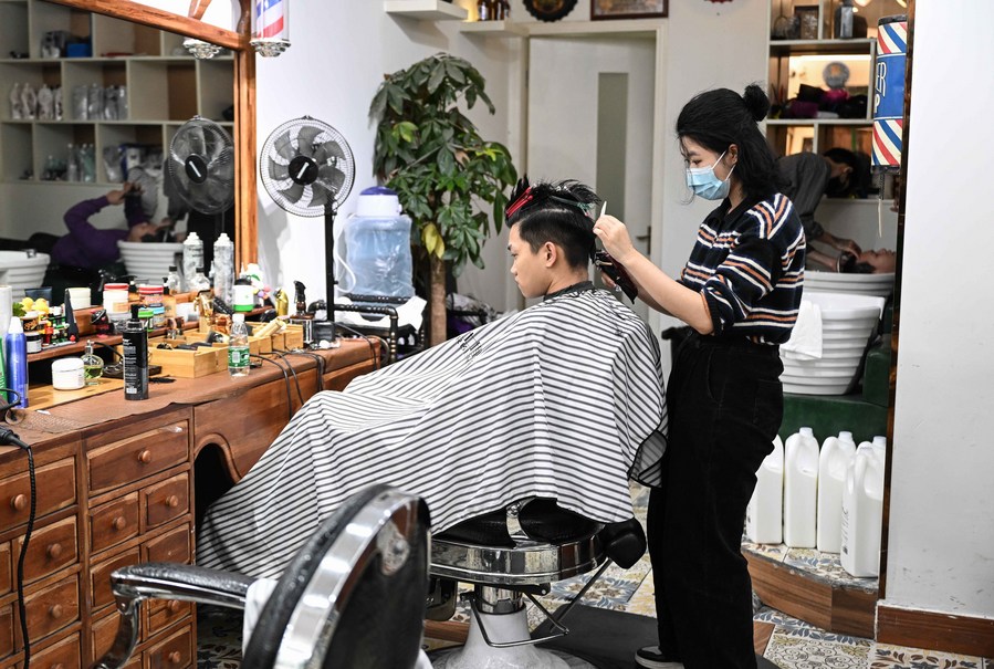 Tiongkok secara aktif telah mengoptimalkan dan menyempurnakan respons COVID-19