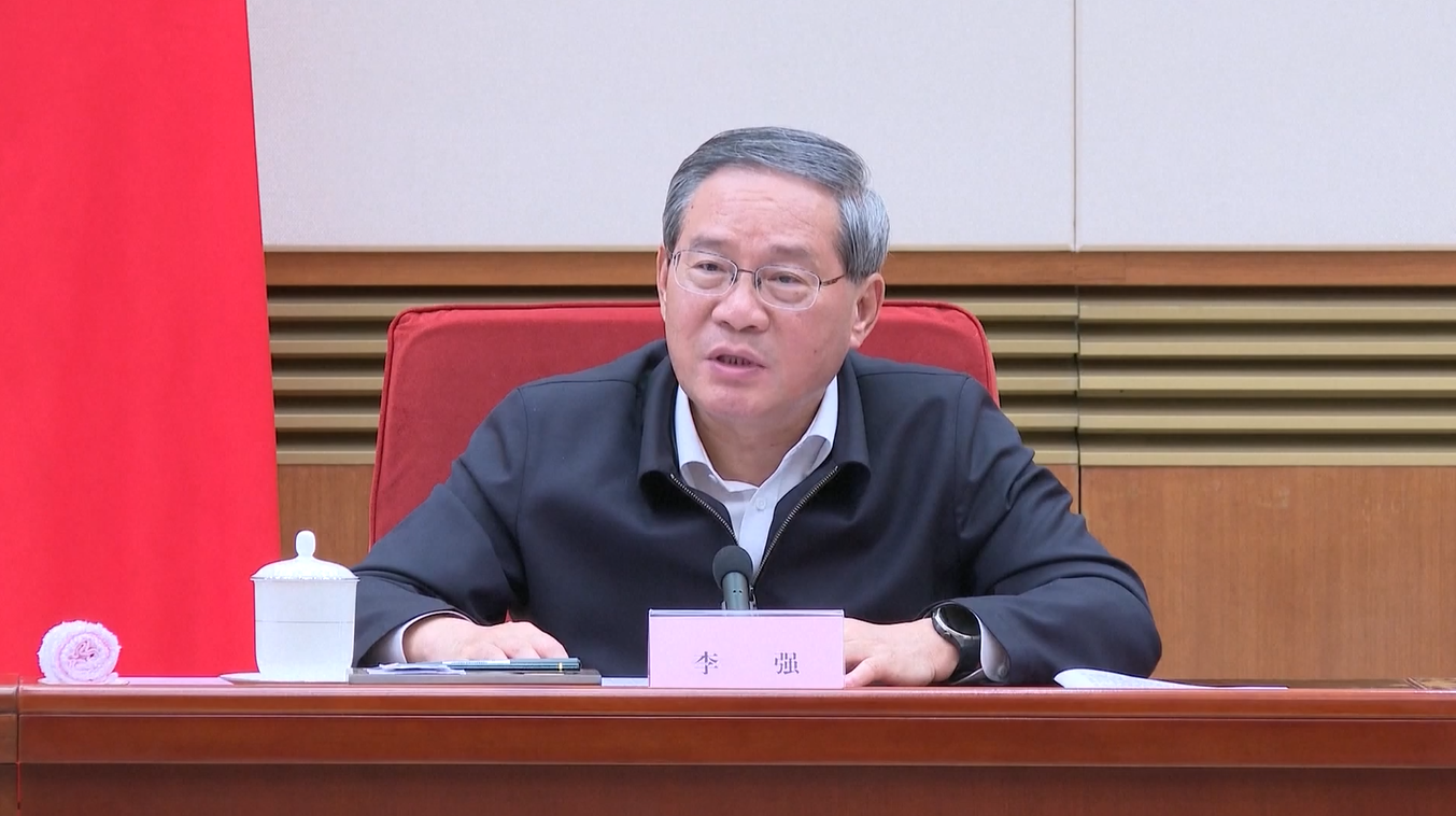 Perdana Menteri Tiongkok Menyerukan Perbaikan Struktur Energi