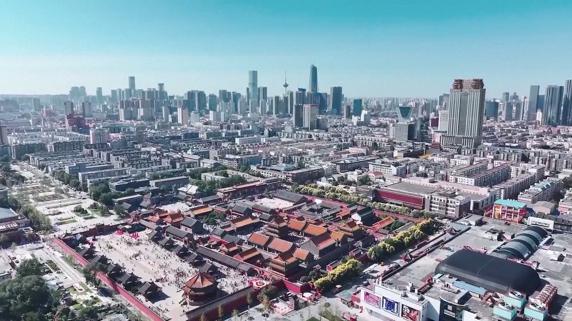 Dulunya terkenal sebagai pusat industri berat dan manufaktur Tiongkok