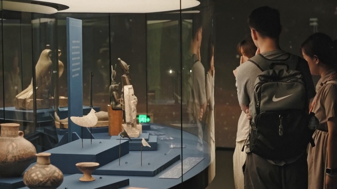 Pameran yang berjudul Di Atas Piramida: Peradaban Mesir Kuno itu disponsori bersama oleh Museum Shanghai dan Dewan Tertinggi Purbakala Mesir