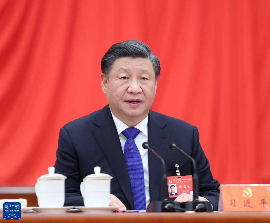 Xi Jinping menekankan harus dengan teguh menerapkan konsep perkembangan yang baru dengan lebih sadar menganggap lowongan kerja yang berkualitas dan penuh sebagai tujuan prioritas perkembangan ekonomi dan sosial