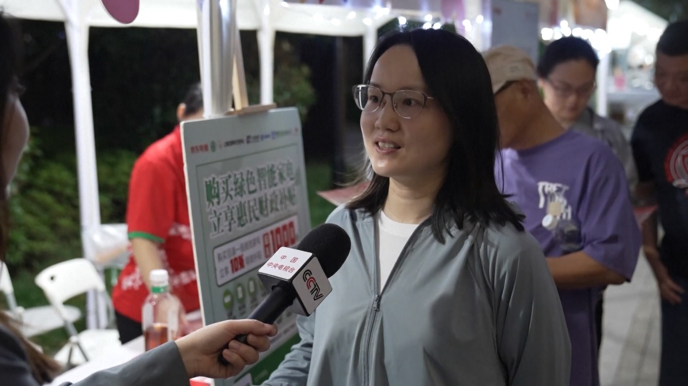 Budaya tradisional juga terus menarik belanja liburan