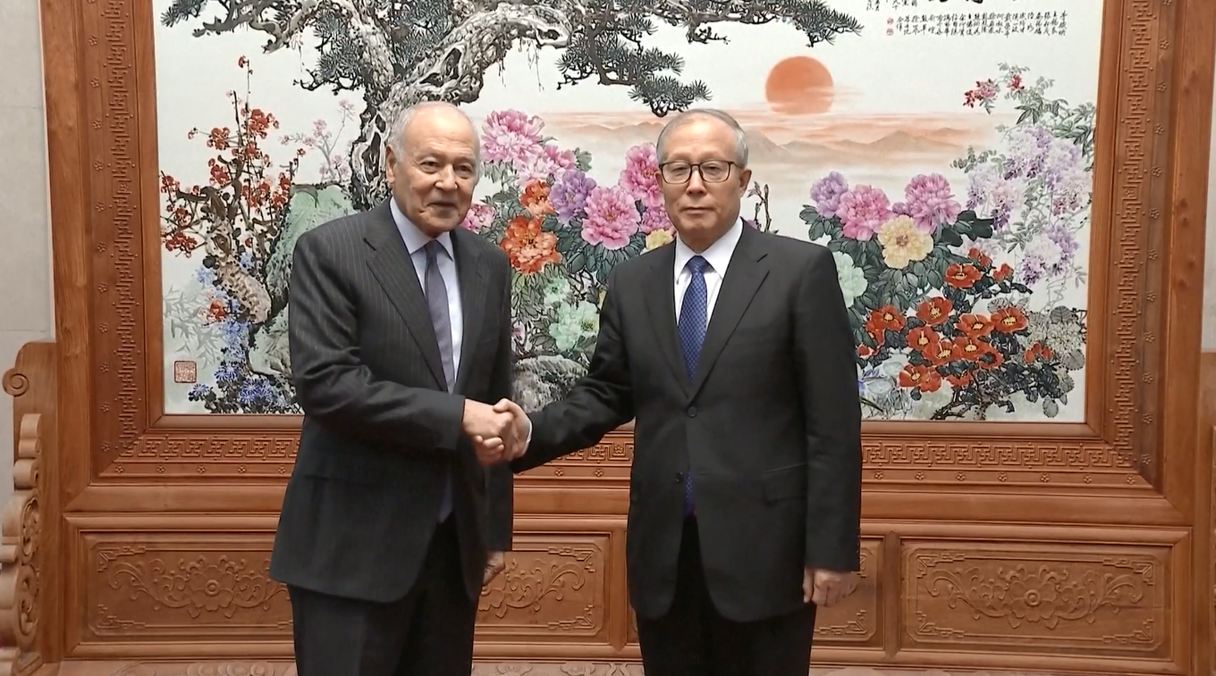 Anggota Legislatif Senior Tiongkok Bertemu dengan Perwakilan Arab yang Hadiri Dialog Peradaban Tiongkok-Negara Arab ke-11