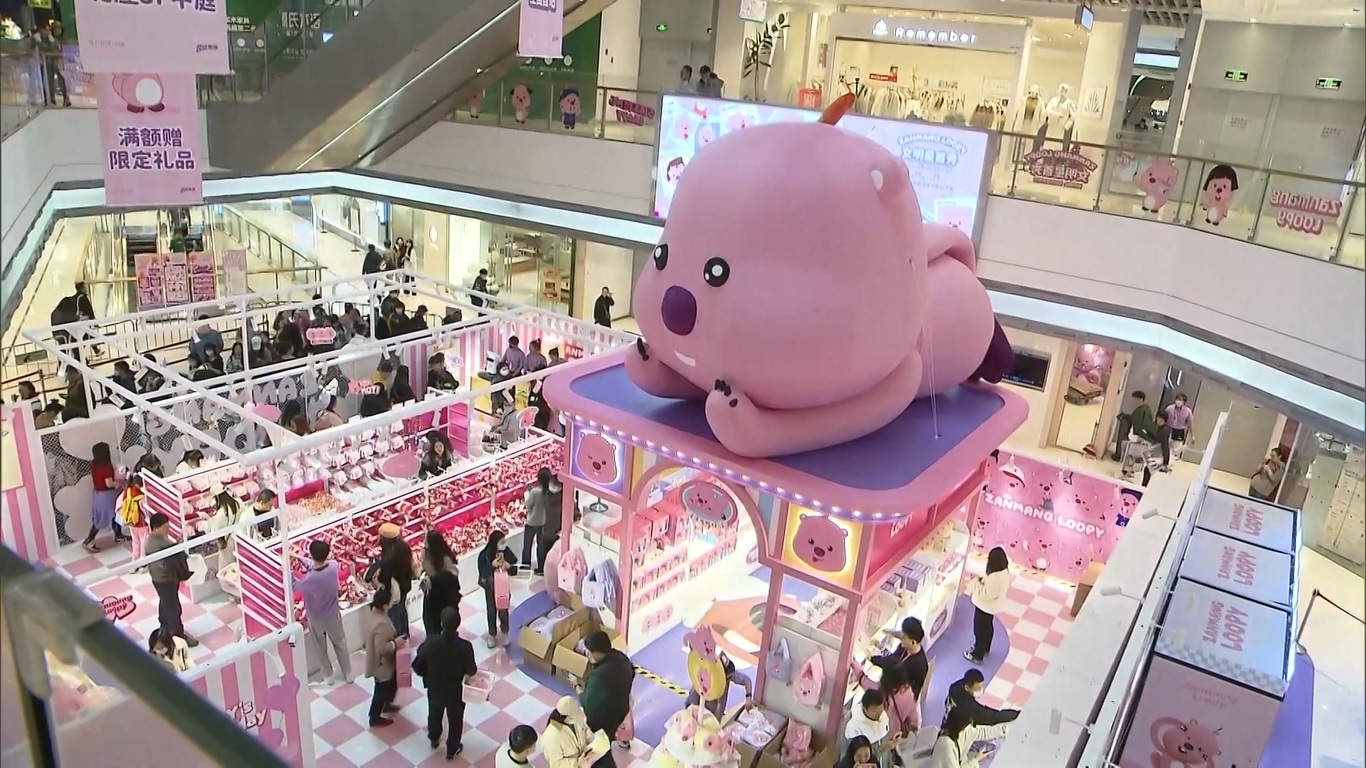 Di sebuah mal yang terletak di pusat kota Shanghai