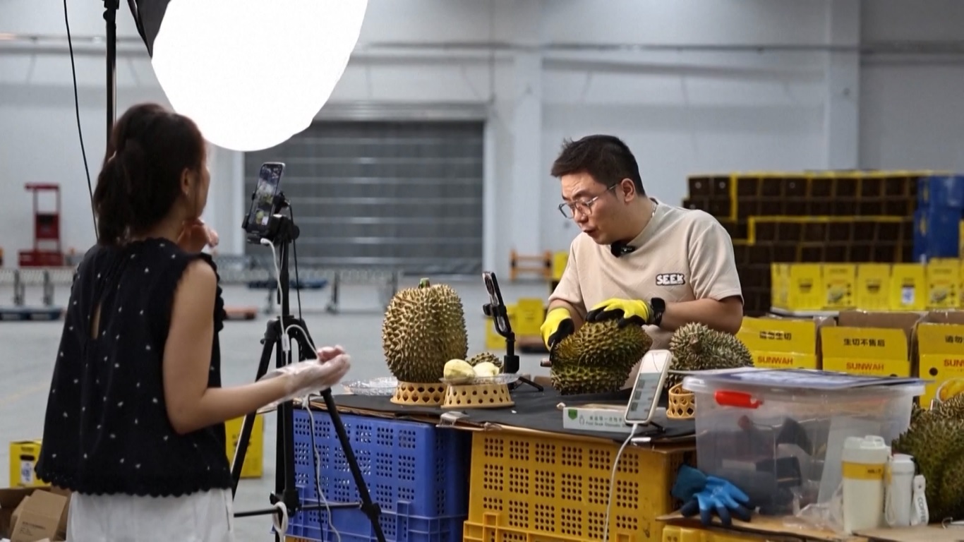 Penjualan Ritel Online Tiongkok Laporkan Pertumbuhan Stabil dalam 9 Bulan Pertama 2025