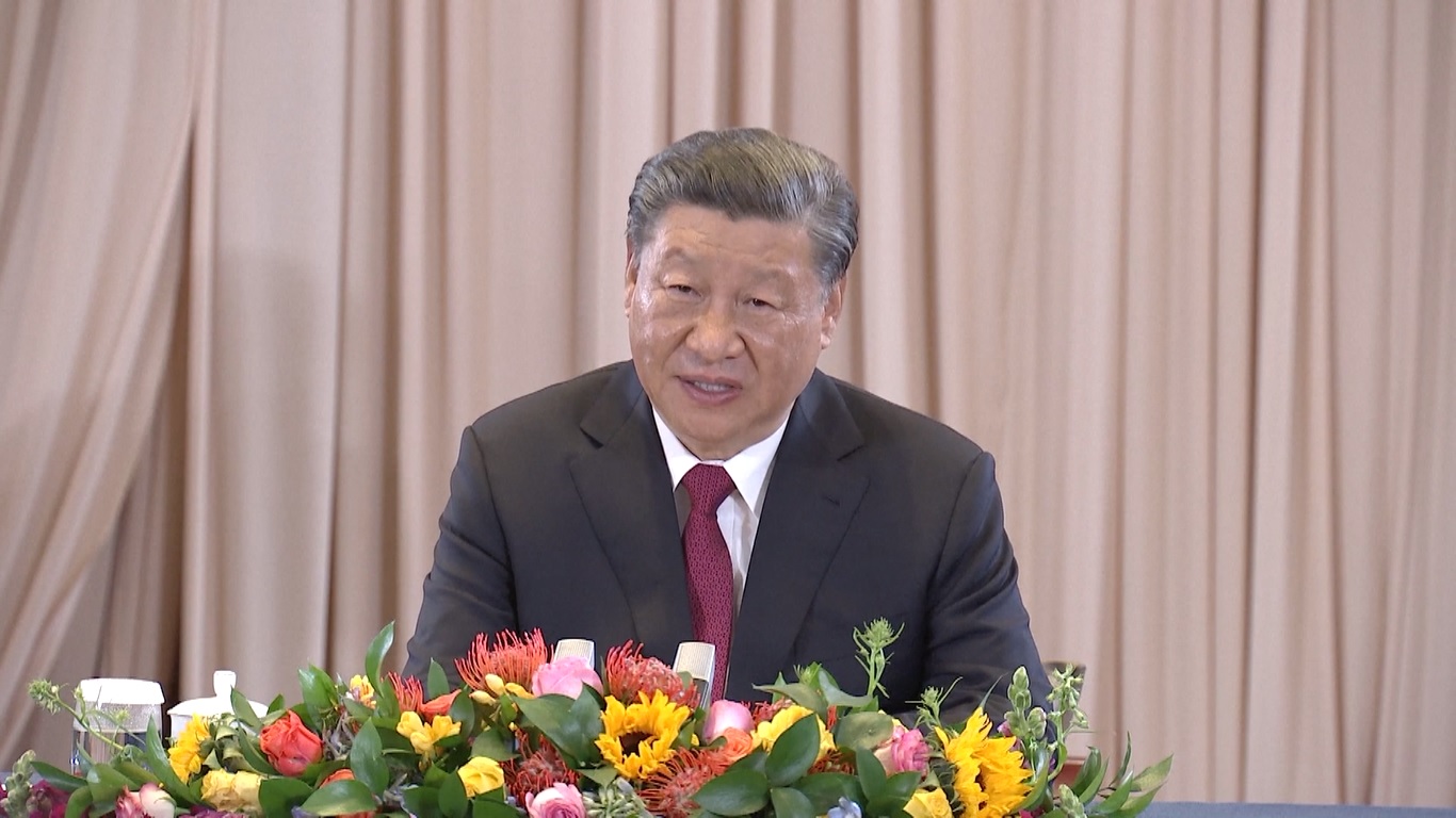 Xi tiba di Johannesburg pada hari Senin (21/8) lalu untuk menghadiri KTT BRICS ke-15 dan melakukan kunjungan kenegaraan ke Afrika Selatan