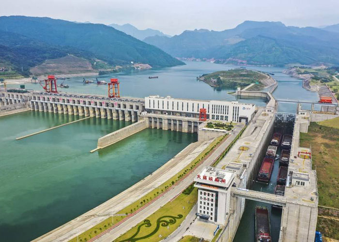 Tiongkok telah menginvestasikan rekor 823