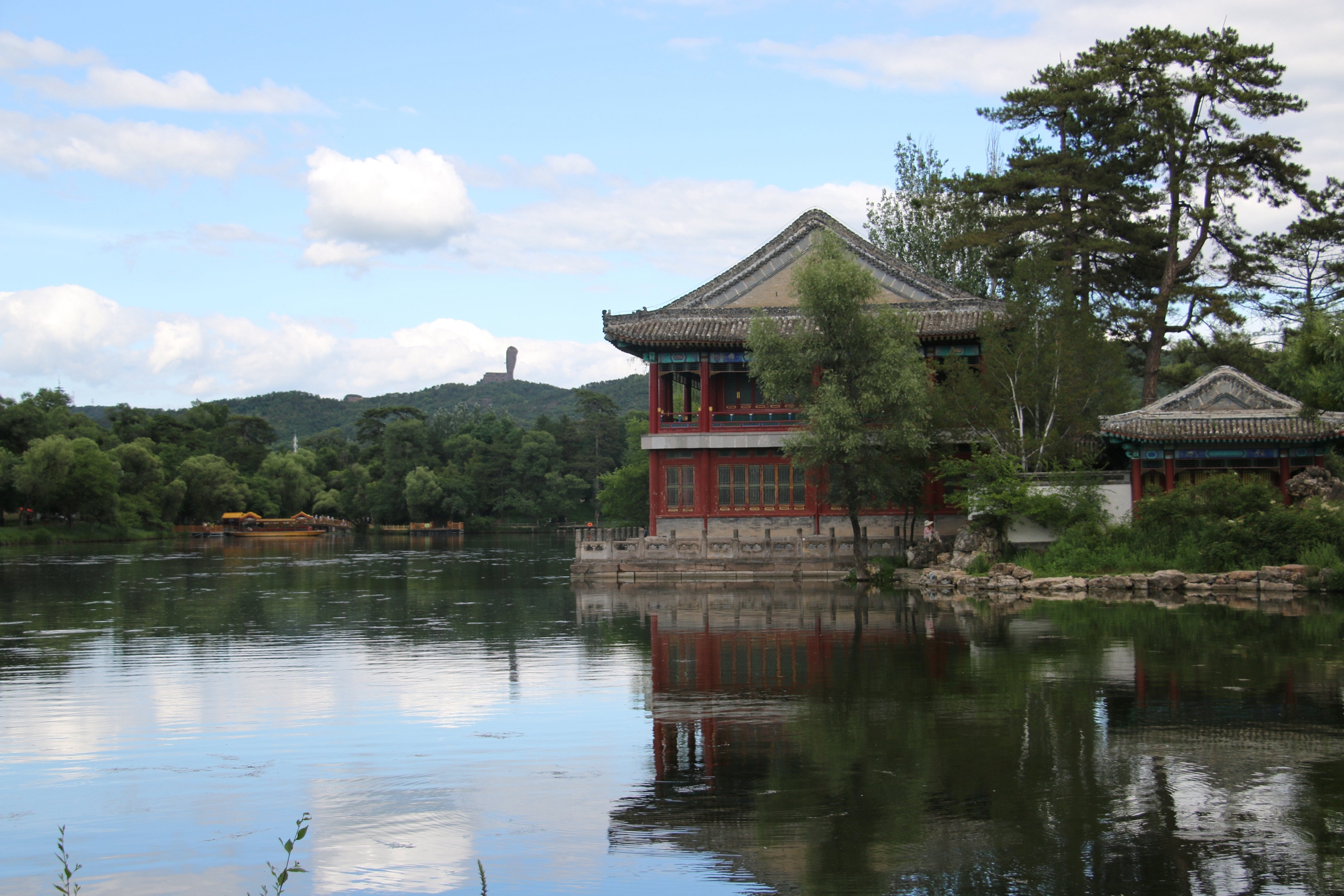 Resor Gunung Chengde: Kemegahan Kekaisaran dan Harmoni Alam
