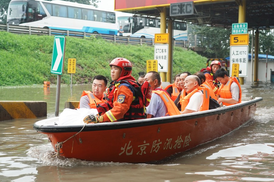 Kementerian Keuangan dan Kementerian Sumber Daya Air Tiongkok  juga mengumumkan pada hari Jumat untuk mengalokasikan 450 juta yuan (sekitar Rp951 miliar) untuk mendukung pemulihan pascabencana di Beijing