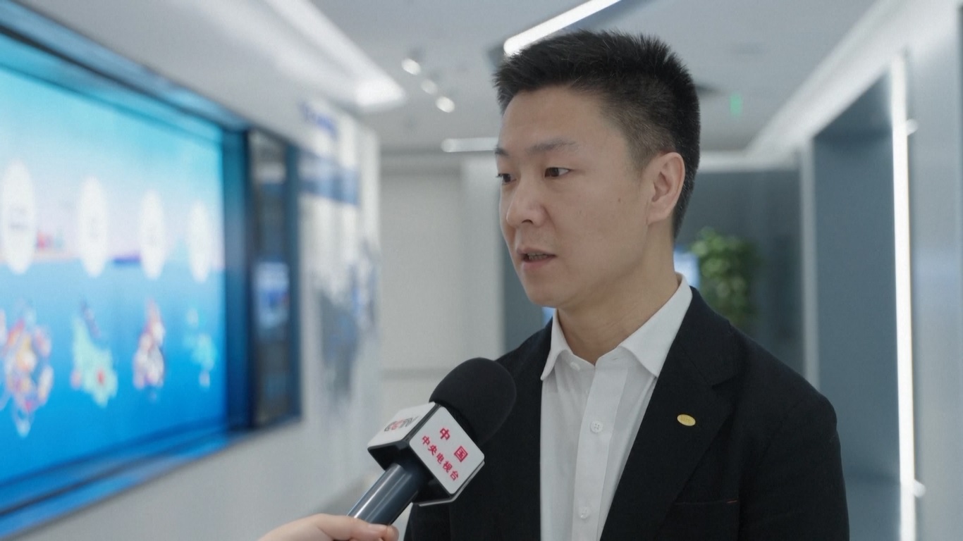 Pelabuhan Shanghai mengoperasikan hampir 350 rute pelayaran internasional