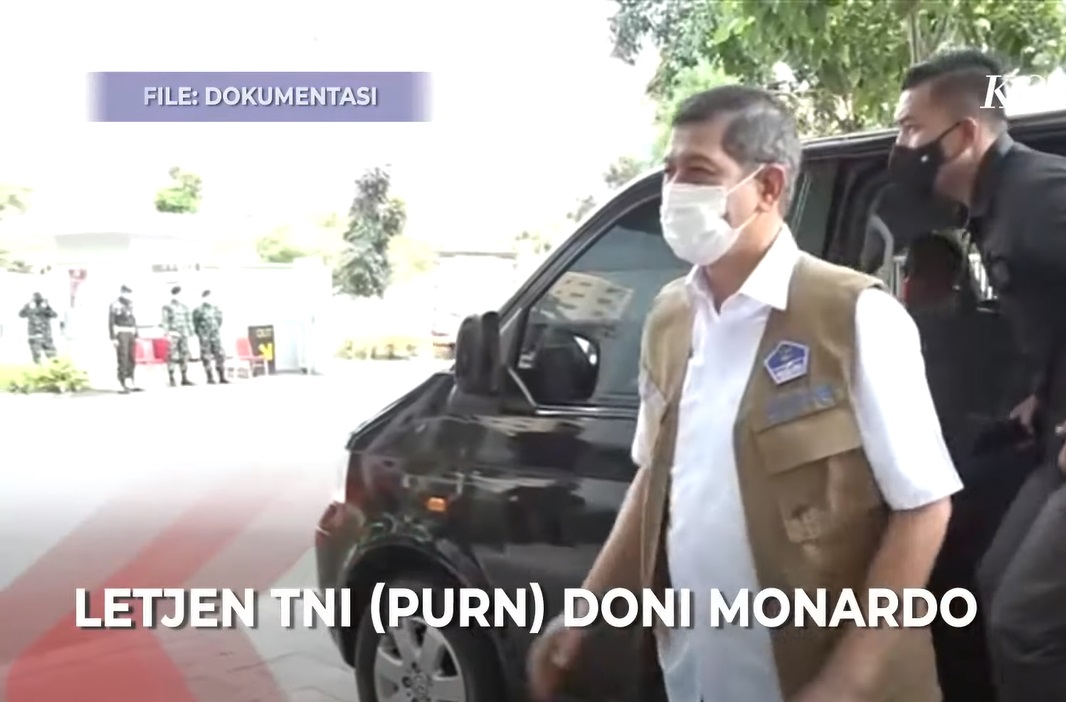 Doni Monardo lahir pada 10 Mei 1963 di Cimahi Jawa Barat