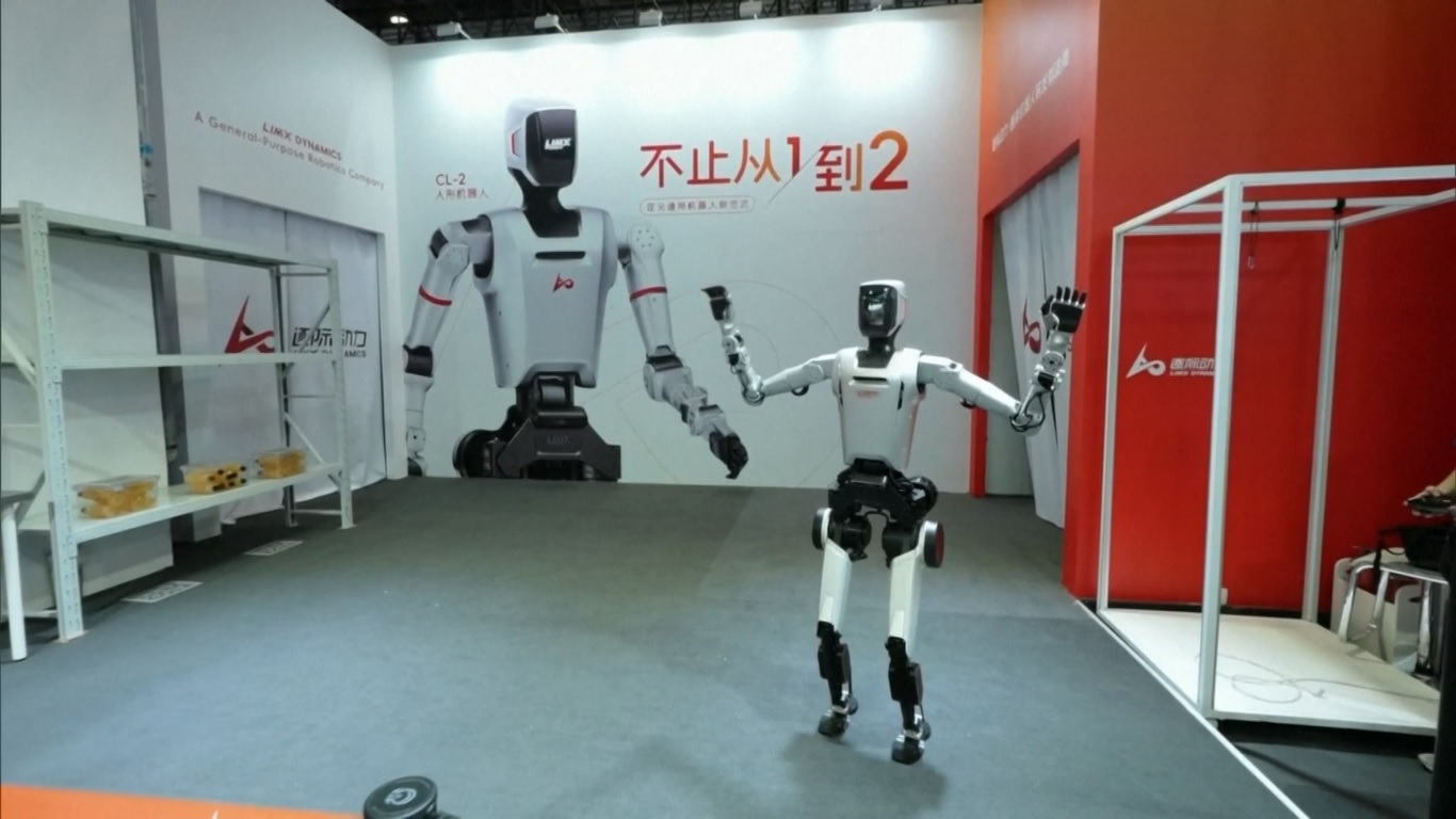 Sektor manufaktur peralatan dan manufaktur berteknologi tinggi Tiongkok juga mengalami pertumbuhan yang lebih tinggi lagi