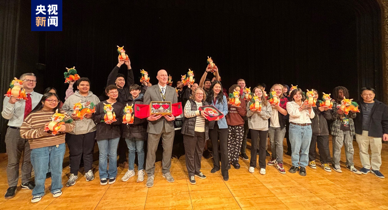 Sekolah Menengah Lincoln melalui CMG menyampaikan ucapan terima kasih kepada Xi Jinping dan Peng Liyuan