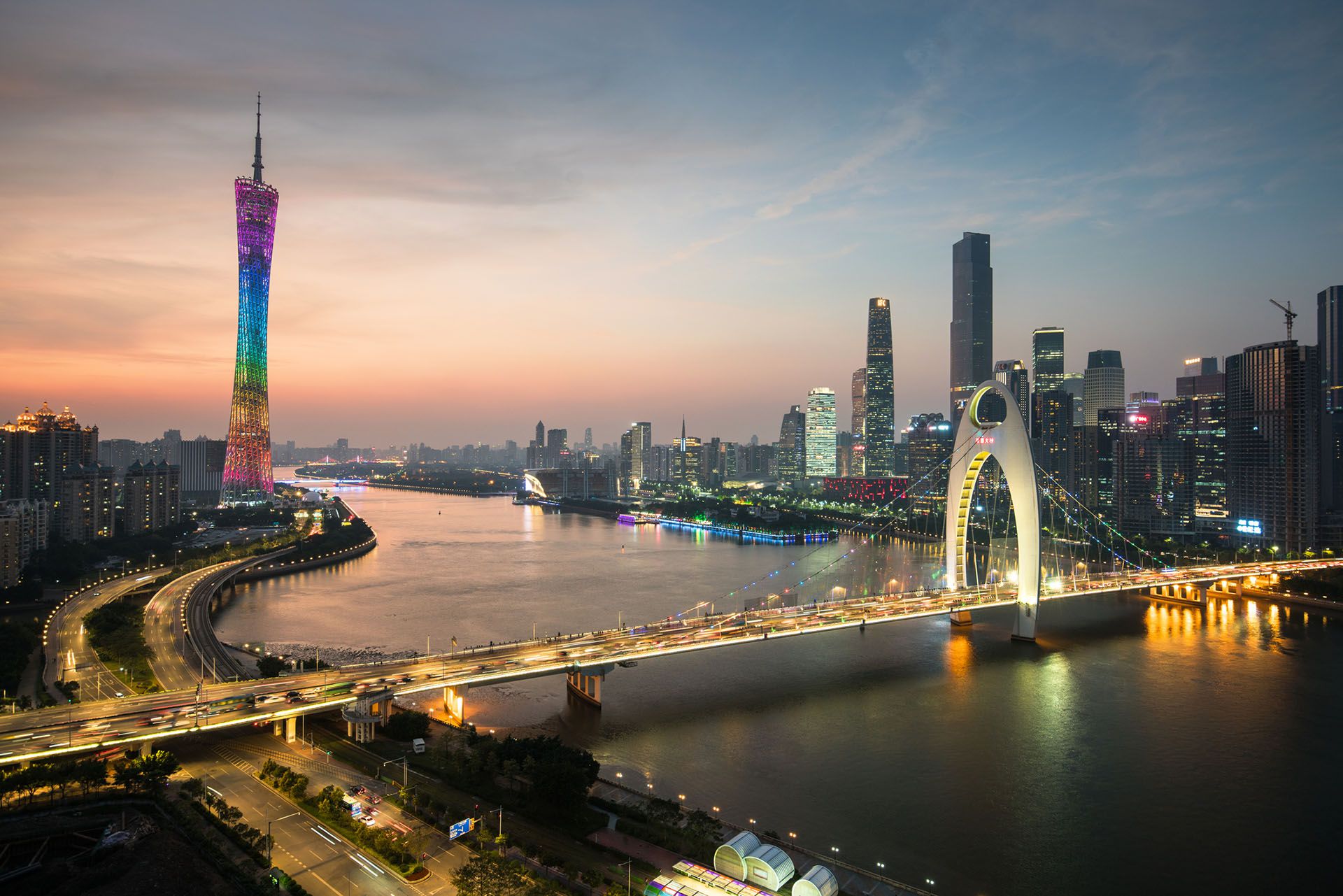 Wilayah Teluk Besar Guangdong-Hong Kong-Macao berfungsi sebagai mesin baru bagi pembangunan ekonomi Tiongkok yang dapat mendorong pembangunan ramah lingkungan dan rendah karbon