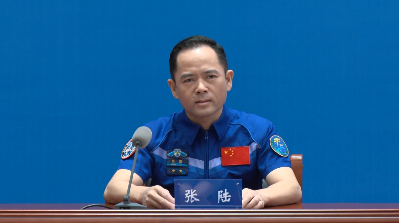 Awak Shenzhou-21 Tiongkok Berbagi Wawasan mengenai Misi Bersejarah setelah Kembali dari Luar Angkasa
