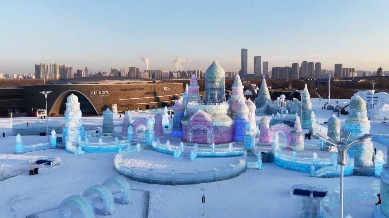 Taman Hiburan Es-Salju Terbesar di Dunia Resmi Dibuka di Harbin