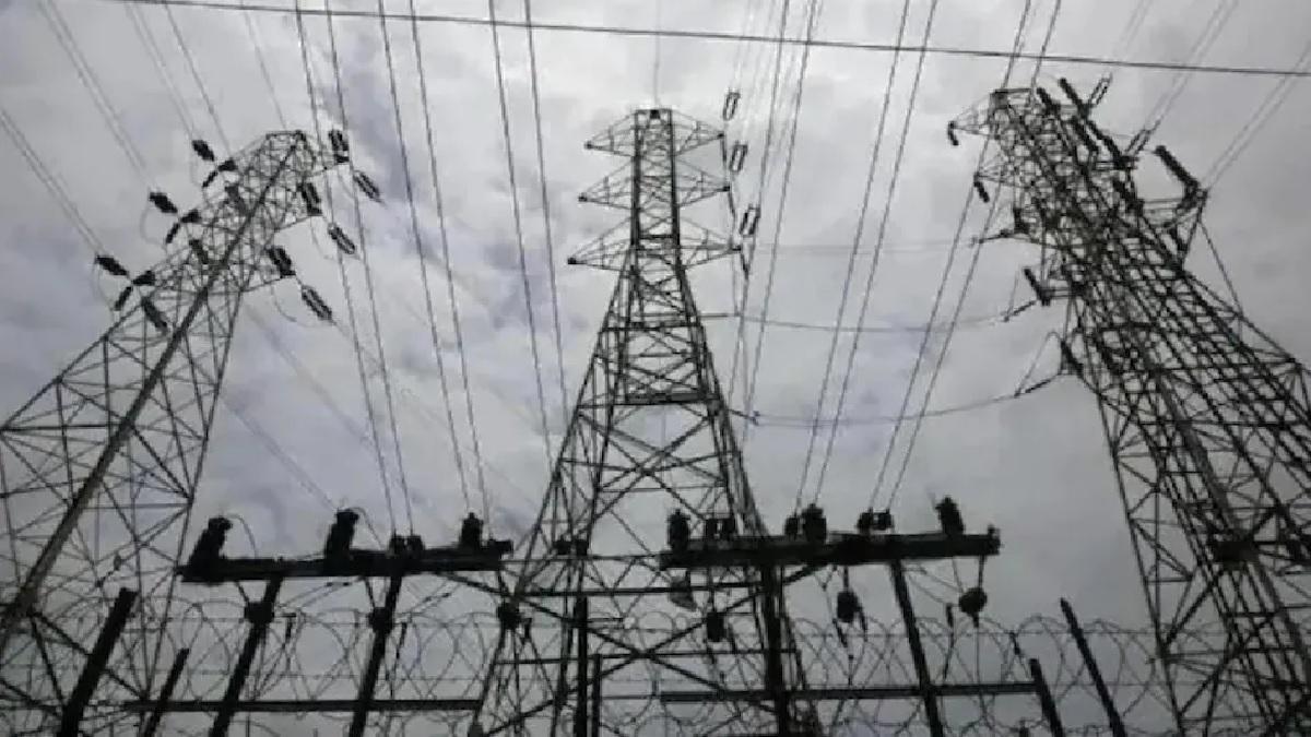 Pemadaman listrik itu pun dilaporkan sampai mengganggu operasional pabrik-pabrik