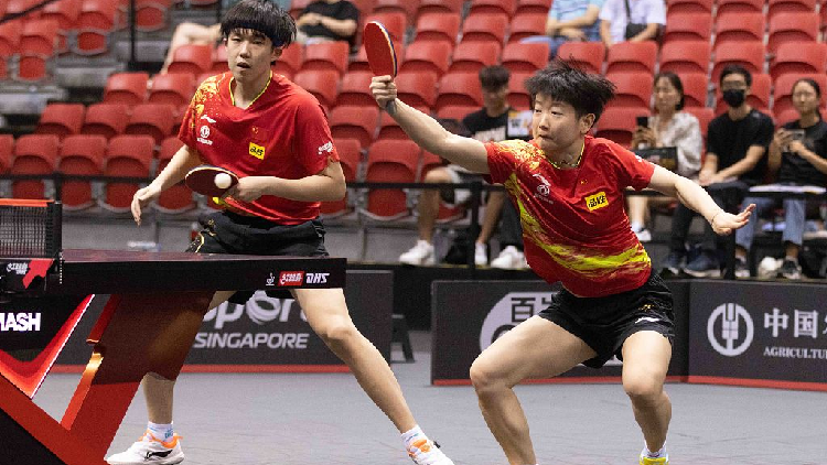 Atlet tenis meja Tiongkok maju ke babak selanjutnya  di WTT Singapore Smash  Petenis meja Tiongkok Sun Yingsha dan Wang Manyu memastikan  tempat di babak 16 besar tunggal putri Tenis Meja Dunia (WTT) Singapore Smash pada Selasa(14/3)