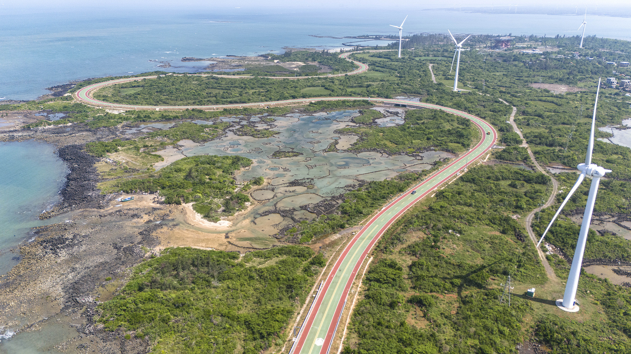 Menjelajahi Pesisir di Sekitar Hainan