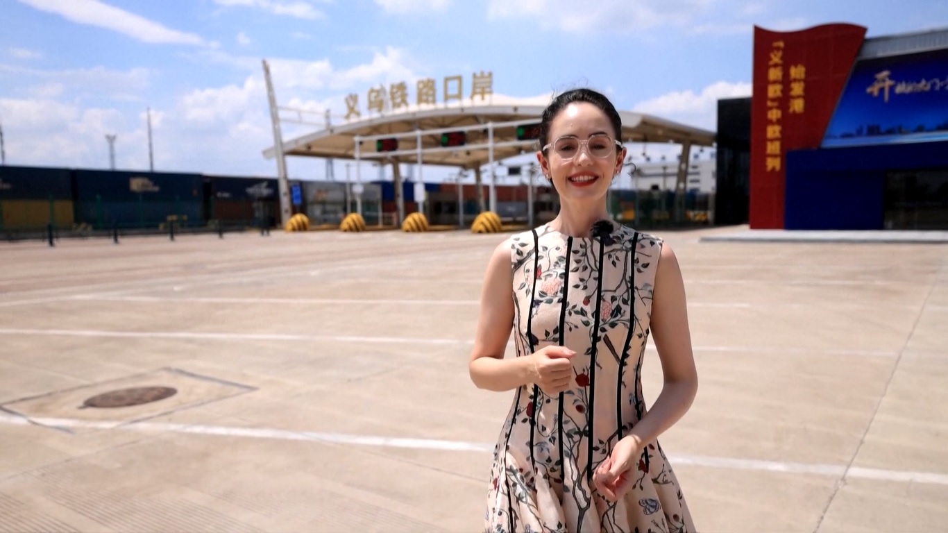 Transformasi ini menarik perhatian Phoebe Haines