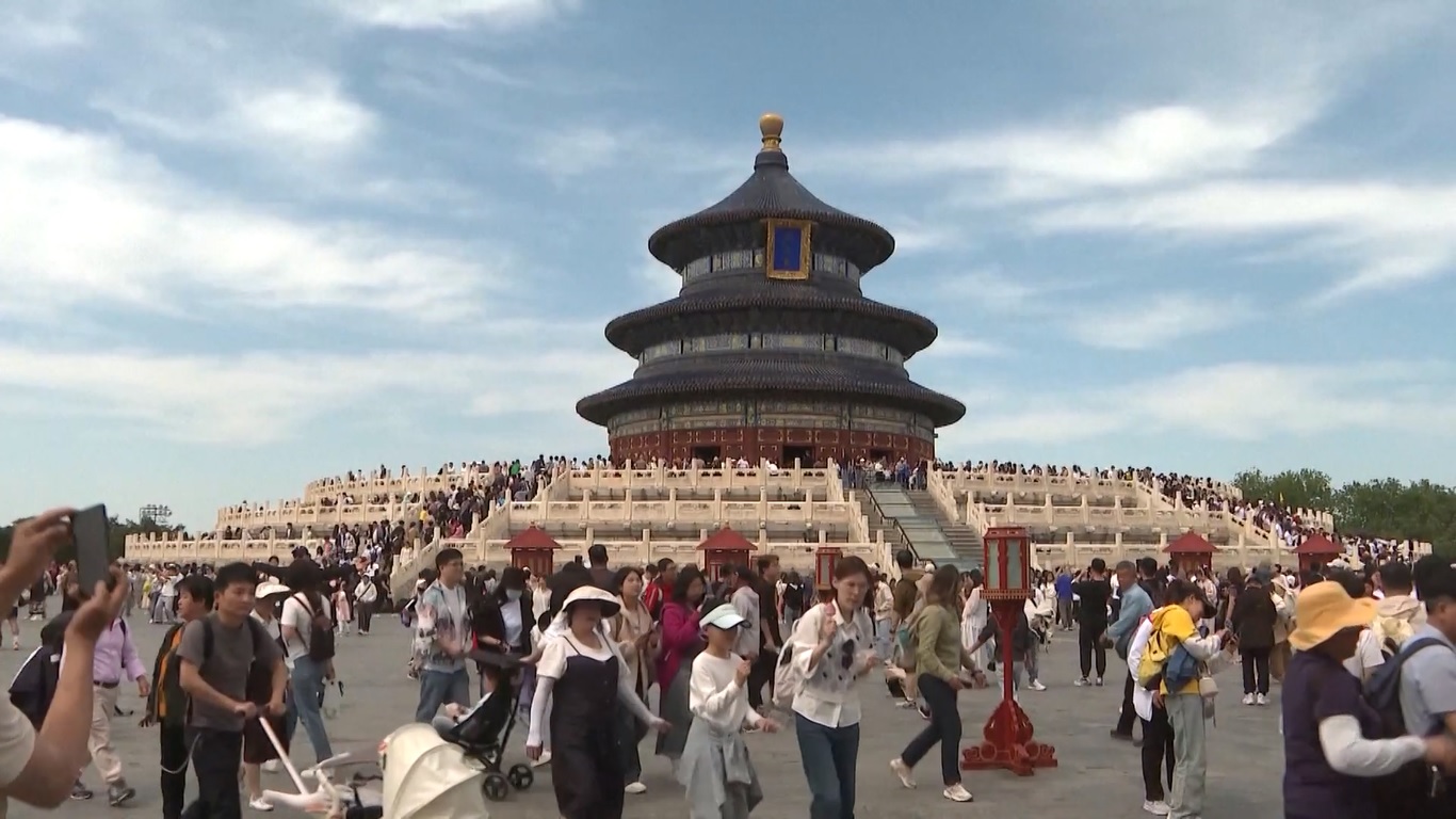 Pelancong domestik di Tiongkok menghabiskan 5