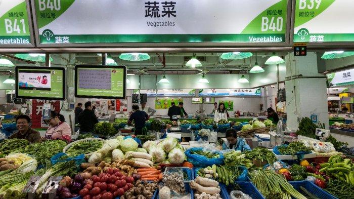 Biro Statistik Nasional (NBS) pada Jumat mengatakan Indeks harga konsumen (CPI) Tiongkok ukuran utama inflasi naik 28 persen YoY pada September meningkat 03 poin persentase dari Agustus Harga konsumen Tiongkok mencatat kenaikan yang meluas pada September