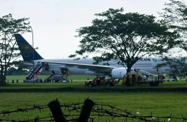 Ancaman tersebut diterima oleh pilot melalui email dalam perjalanan dari Jeddah menuju Jakarta