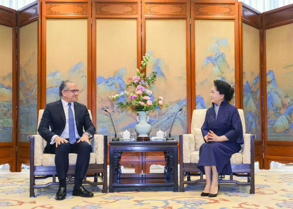 Peng Liyuan Bertemu dengan Direktur Jenderal UNESCO Khaled El-Enany