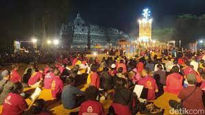 Ada Ritual Persembahan Api Candi Borobudur Dipenuhi