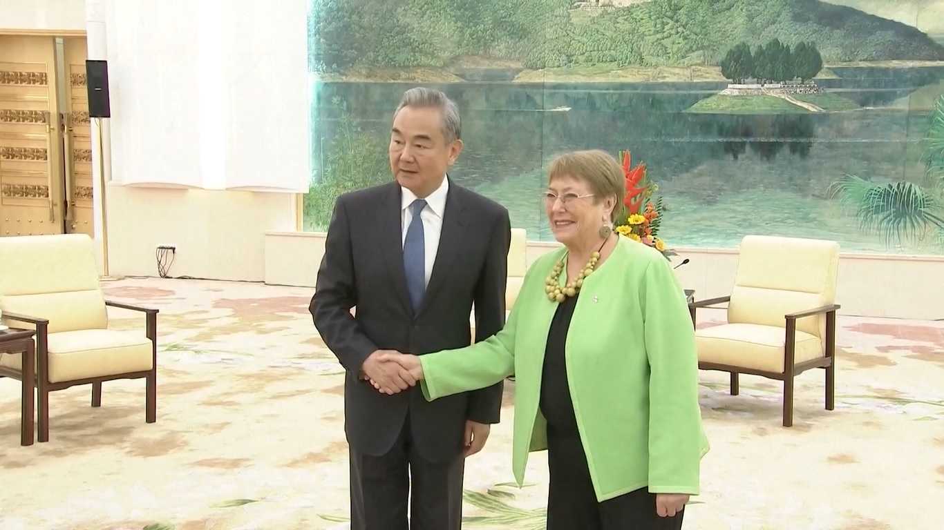 Menlu Tiongkok Bertemu dengan Mantan Presiden Chili di Beijing