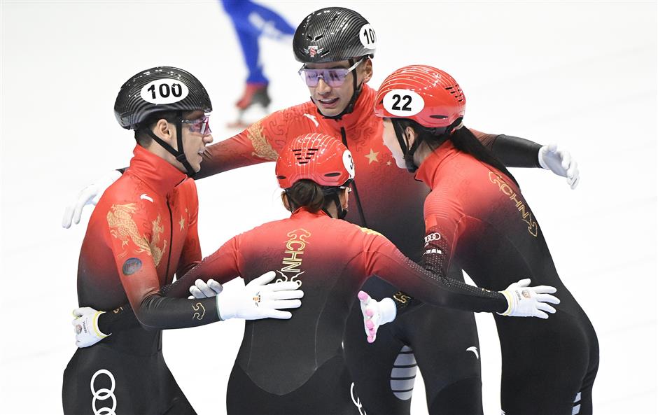 Tim Tiongkok bangkit dari ketinggalan untuk memenangkan final estafet 2000m campuran dalam waktu dua menit 40683 detik dengan balapan bagus dari Gong Li Zang Yize Liu Shaolin dan Liu Shaoang