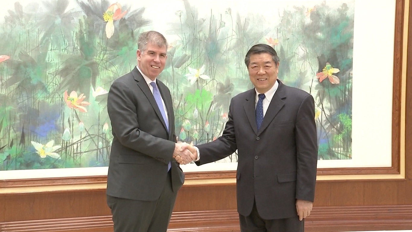 Wakil Perdana Menteri itu menyerukan upaya bersama untuk memanfaatkan saluran Kelompok Kerja Ekonomi Tiongkok-AS dengan baik