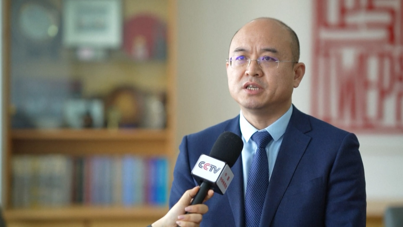 Tiongkok telah menarik lebih dari dua triliun dolar AS (sekitar 31 ribu triliun rupiah) investasi asing dan telah menjadi pedagang barang terbesar di dunia dan pemegang cadangan devisa terbesar