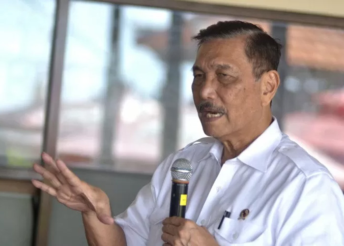 Menteri Koordinator bidang Kemaritiman dan Investasi (Menko Marves) Luhut Binsar Pandjaitan memastikan proyek kereta cepat Jakata-Bandung (KCJB) pada 16 November mendatang