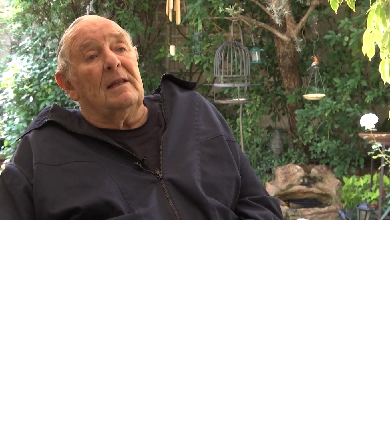 Cendekiawan berprestasi dan pensiunan pengusaha berkursi roda itu menerima gelar PhD untuk jurusan manajemen teknik di auditorium Universitas Johannesburg pada 23 Maret 2023 lalu