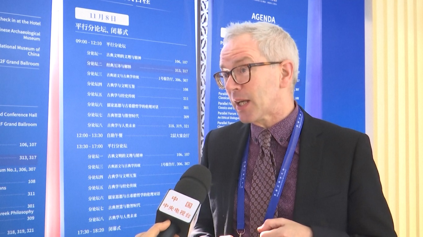 Mereka menekankan pentingnya peradaban klasik sebagai warisan bersama