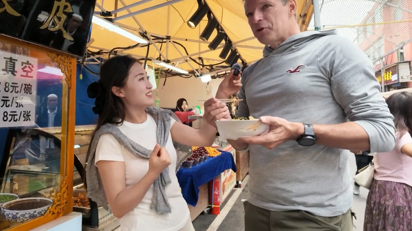 Wisatawan Asing Berbondong-bondong ke Xining untuk Liburan Musim Panas yang Menyenangkan