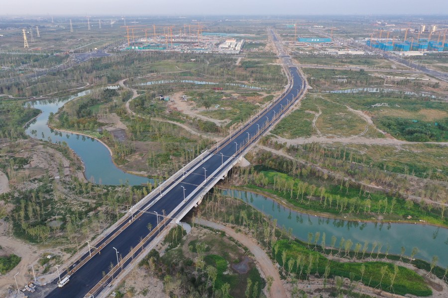 Tol Beijing-Xiong'an mengurangi waktu tempuh jalur itu menjadi sekitar 50 menit dari jalan bukan tol dua jam