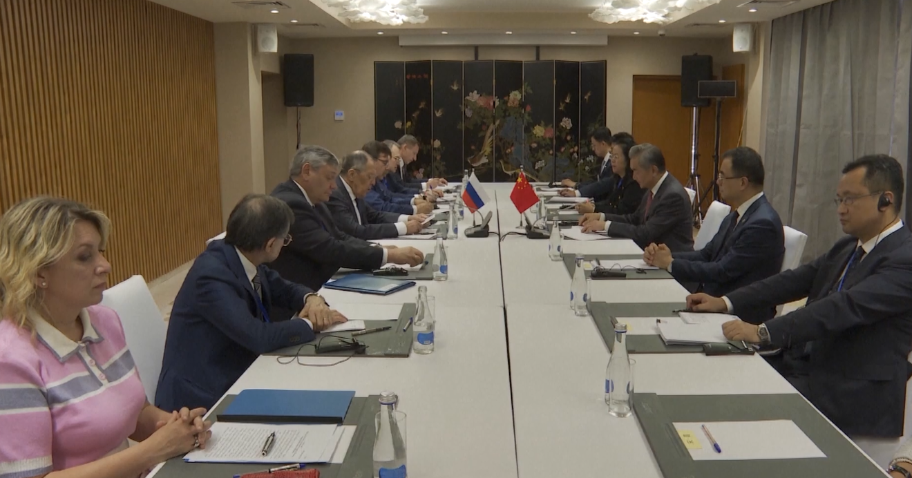 Menteri Luar Negeri Tiongkok Bertemu dengan Menteri Luar Negeri Rusia