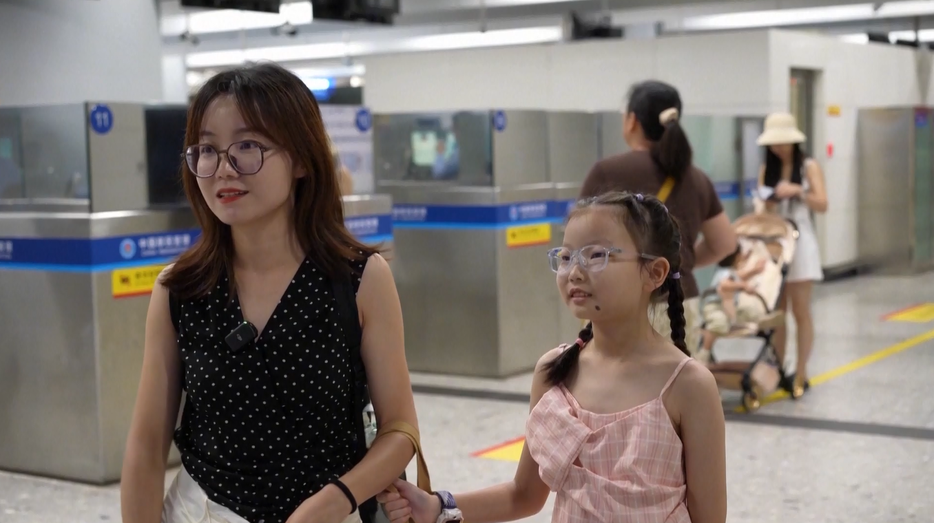 Jumlah Perjalanan Penumpang Lintas Batas di Jalur Kereta Cepat Guangzhou-Shenzhen-Hong Kong Lampaui 20 Juta Tahun Ini