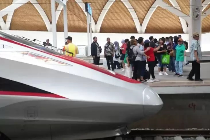 Pada hari Lebaran KCIC memberangkatkan sebanyak 26000 penumpang Jumlah ini naik sekitar 30% jika dibandingkan dengan masa normal sebelum angkutan Lebaran