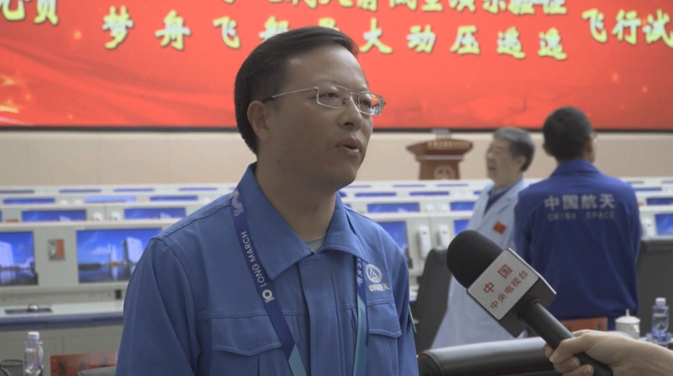 Para Ahli Puji Keberhasilan Uji Coba Roket Pengangkut Berat dan Pesawat Ruang Angkasa Berawak yang Dilakukan Tiongkok