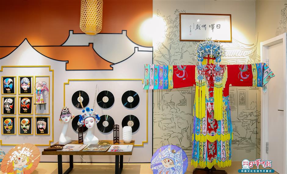 Festival tahun ini tidak hanya menampilkan warisan mendalam seni opera Shanghai tetapi juga berfungsi sebagai platform penting bagi masyarakat untuk berpartisipasi dalam kegiatan budaya