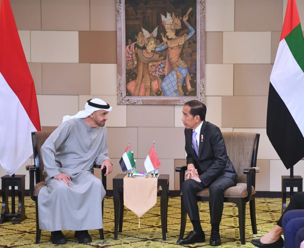Presiden RI Joko Widodo (Jokowi) bertemu dengan Presiden Persatuan Emirat Arab (PEA) Sheikh Mohammed bin Zayed Al Nahyan (MBZ) di sela-sela acara B20 Summit di Bali Nusa Dua Convention Center (BNDCC)