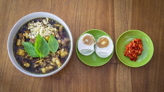 Rawon jadi sajian sup terenak di dunia Rawon berdiri di posisi puncak dalam daftar teranyar yang dirilis Taste Atlas pada Jumat (28/7) waktu setempat